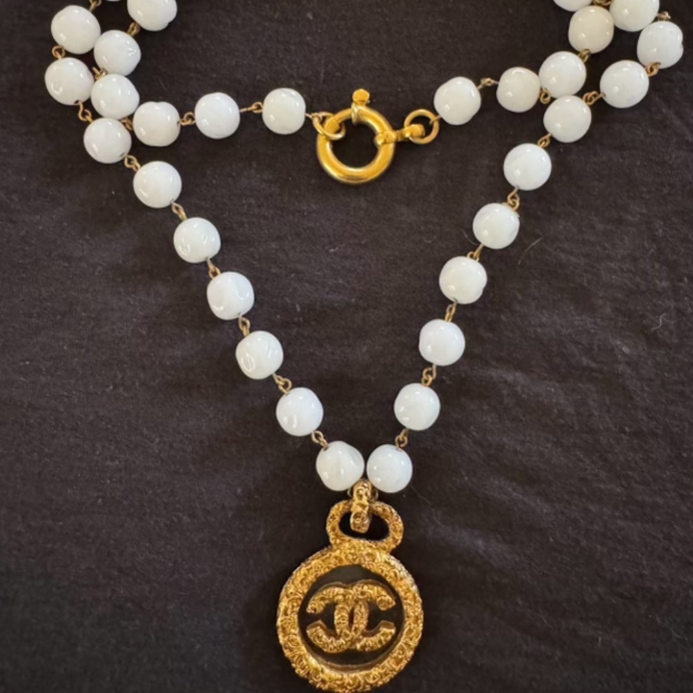 BIG DESIGNER SALE! Vintage Chanel CC Loupe Logo Pendant Necklace - RARE!!